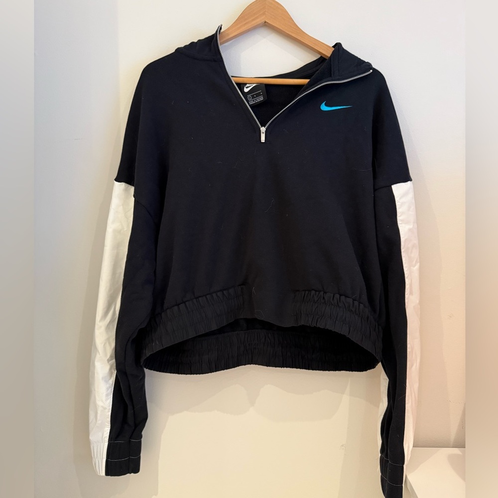Nike Women's Black and White Pullover Top